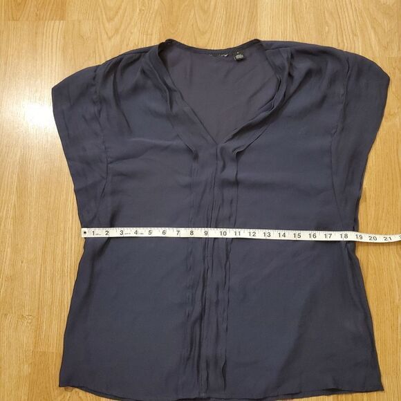 Halogen V-neck Flutter Sleeve Blouse size Medium in Navy Blue - Picture 6 of 9